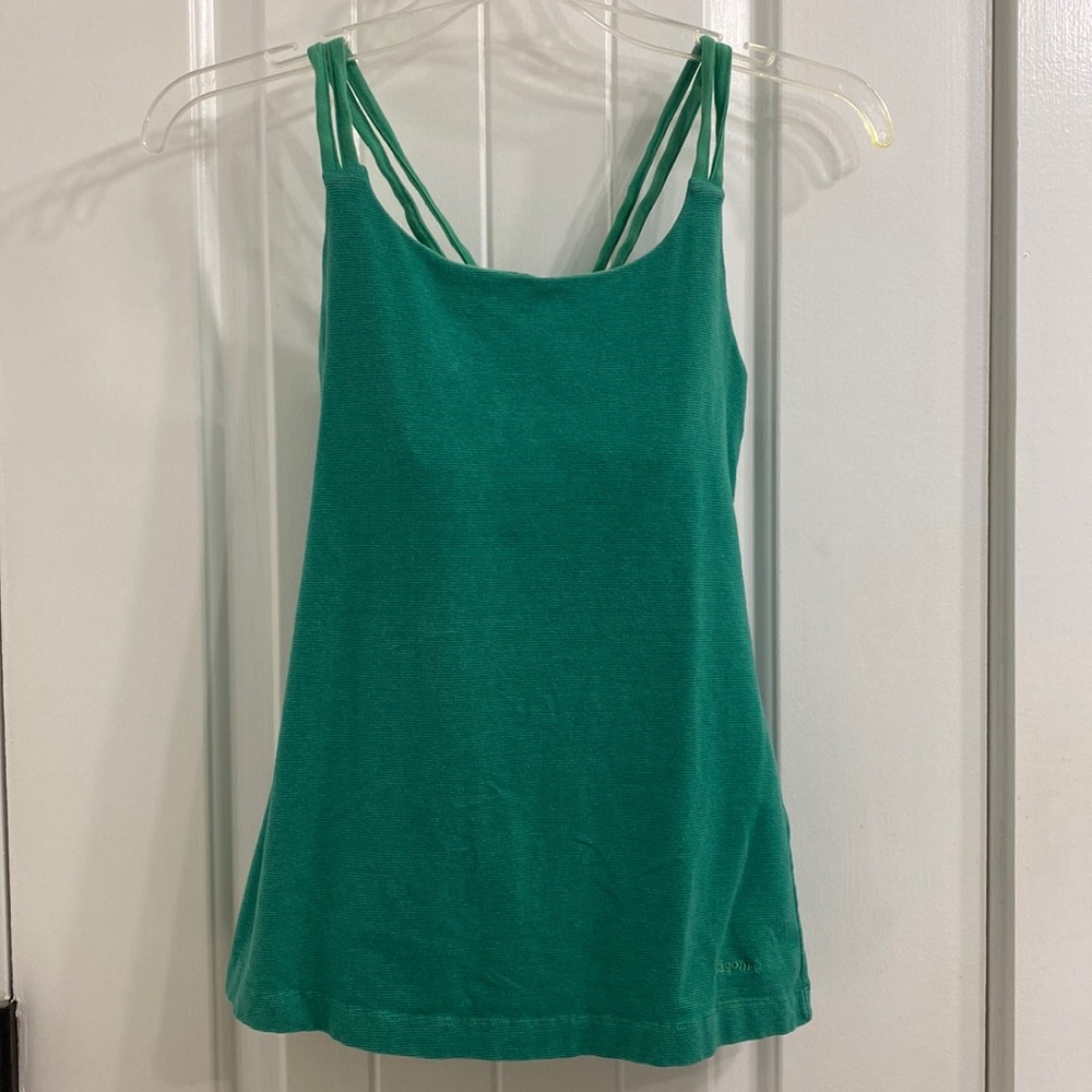 Patagonia women’s racerback tank with built-in bra - small